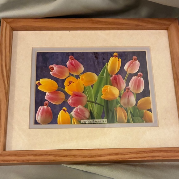 Vintage Anne Geddes Babies in Tulips 8x10 Wall Hanging Real Glass Wood Frame EUC - Picture 2 of 7
